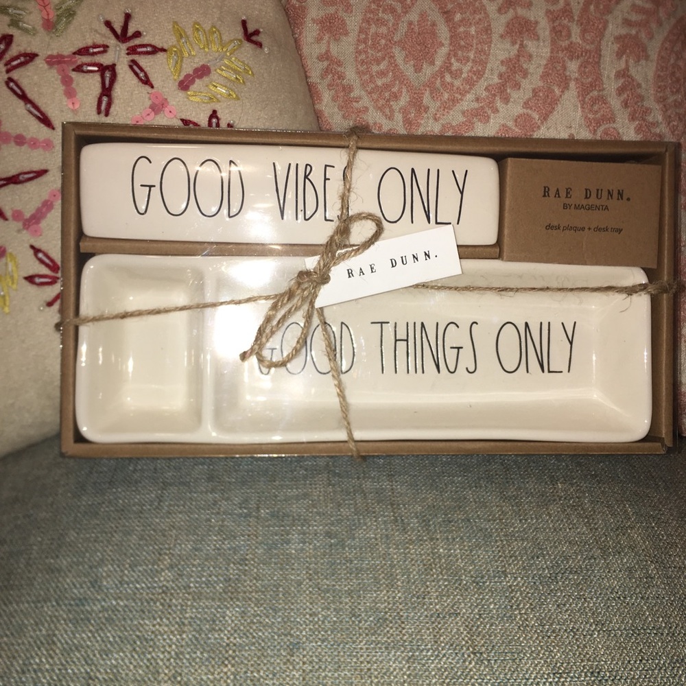 Rae Dunn desk plaque and tray set